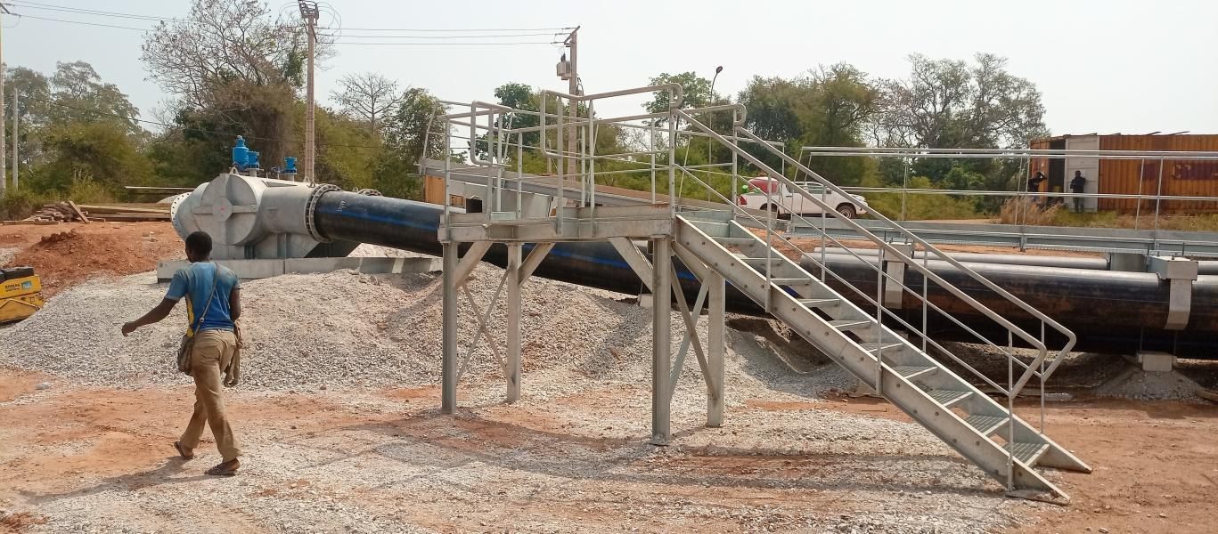 Montage de la passerelle d'accès